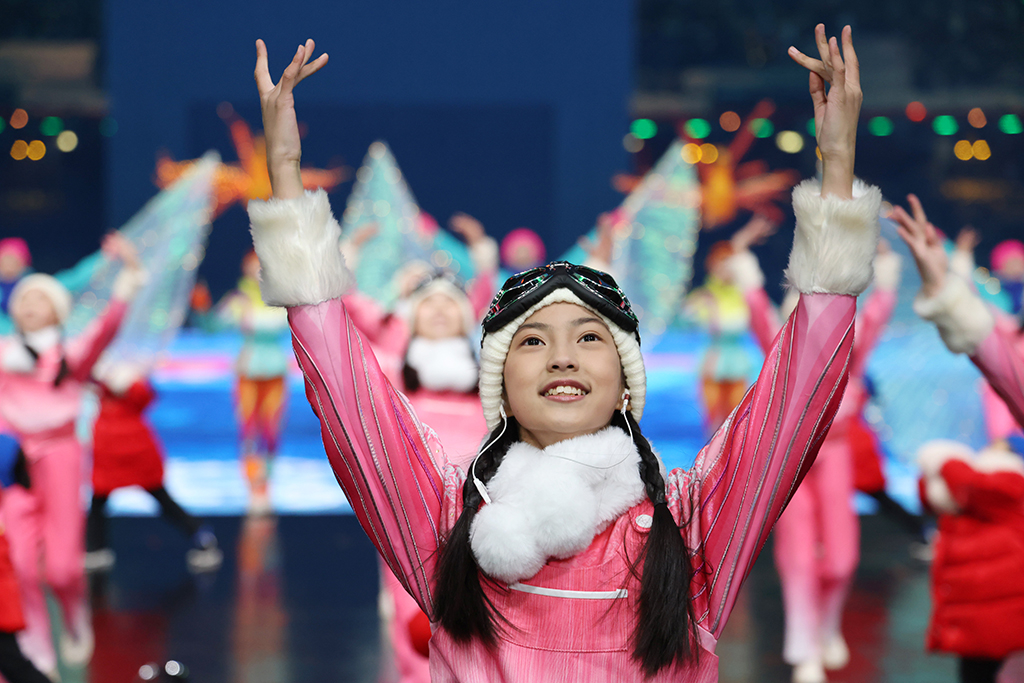 1月22日，演员在北京冬奥会开幕式彩排表演中。新华社记者 许雅楠 摄