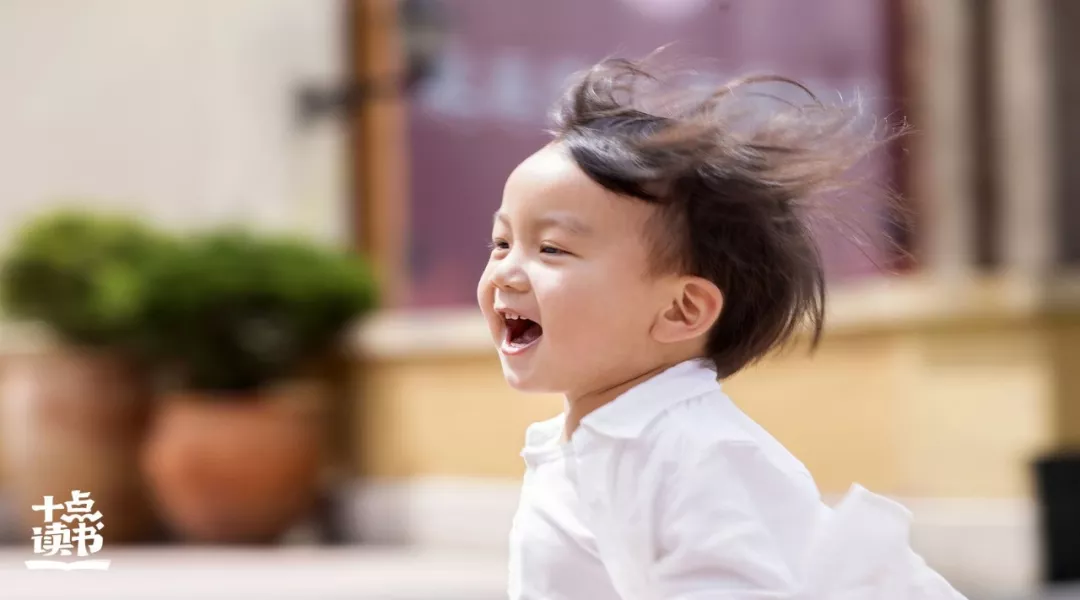毁掉一个孩子，就是不停吼他、骂他、无视他