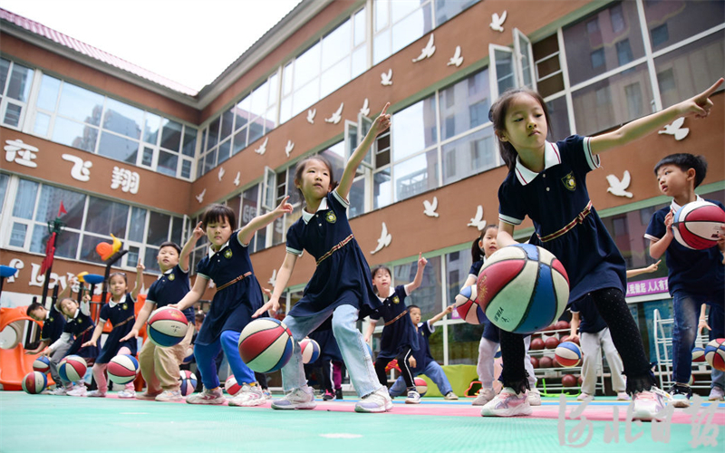 萌娃花式迎“六一”10.jpg