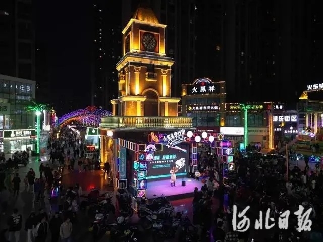 石家庄火车头步行街。.webp.jpg