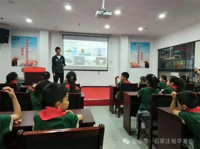 石家庄市青园街小学开展“探秘新科技 解码无人机”红领巾研学实践活动_fororder_image005