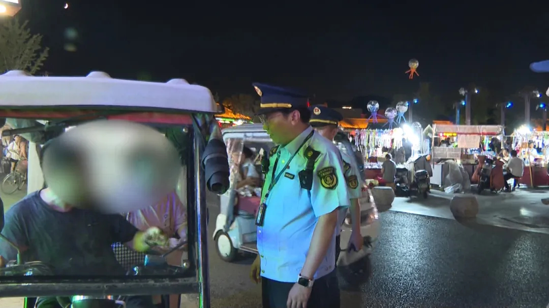 多部门联合执法 整治景区电动三轮车违法载客.00_00_35_00.静止006.jpg