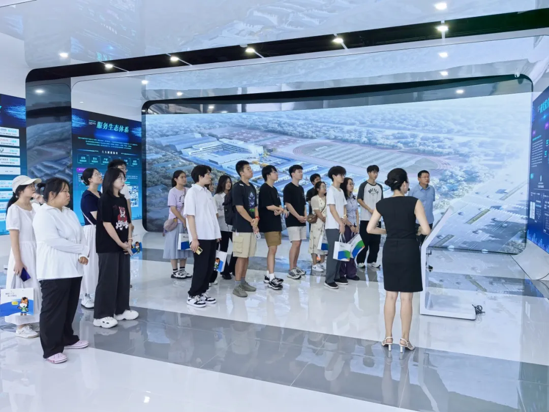 团裕华区委组织开展“高校学子家乡行”活动_fororder_图片1